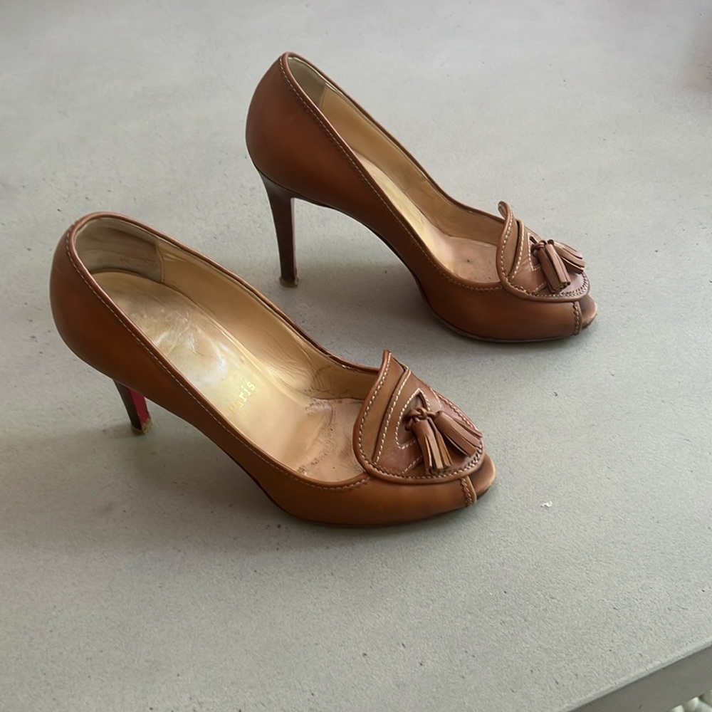 CHRISTIAN LOUBOUTIN CAMPUS Tasseled Platform Tan Leather Pump
